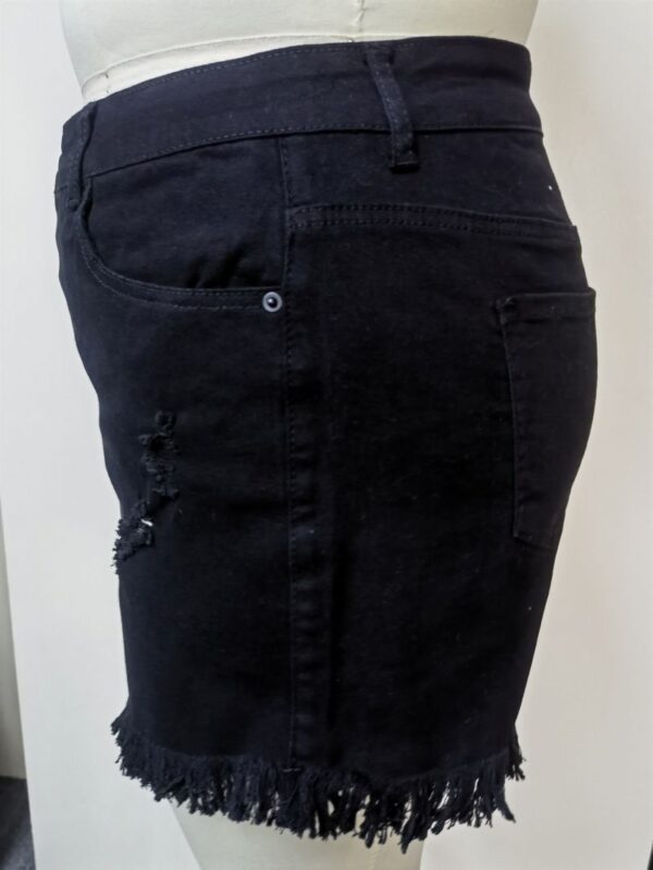 fray hem short black